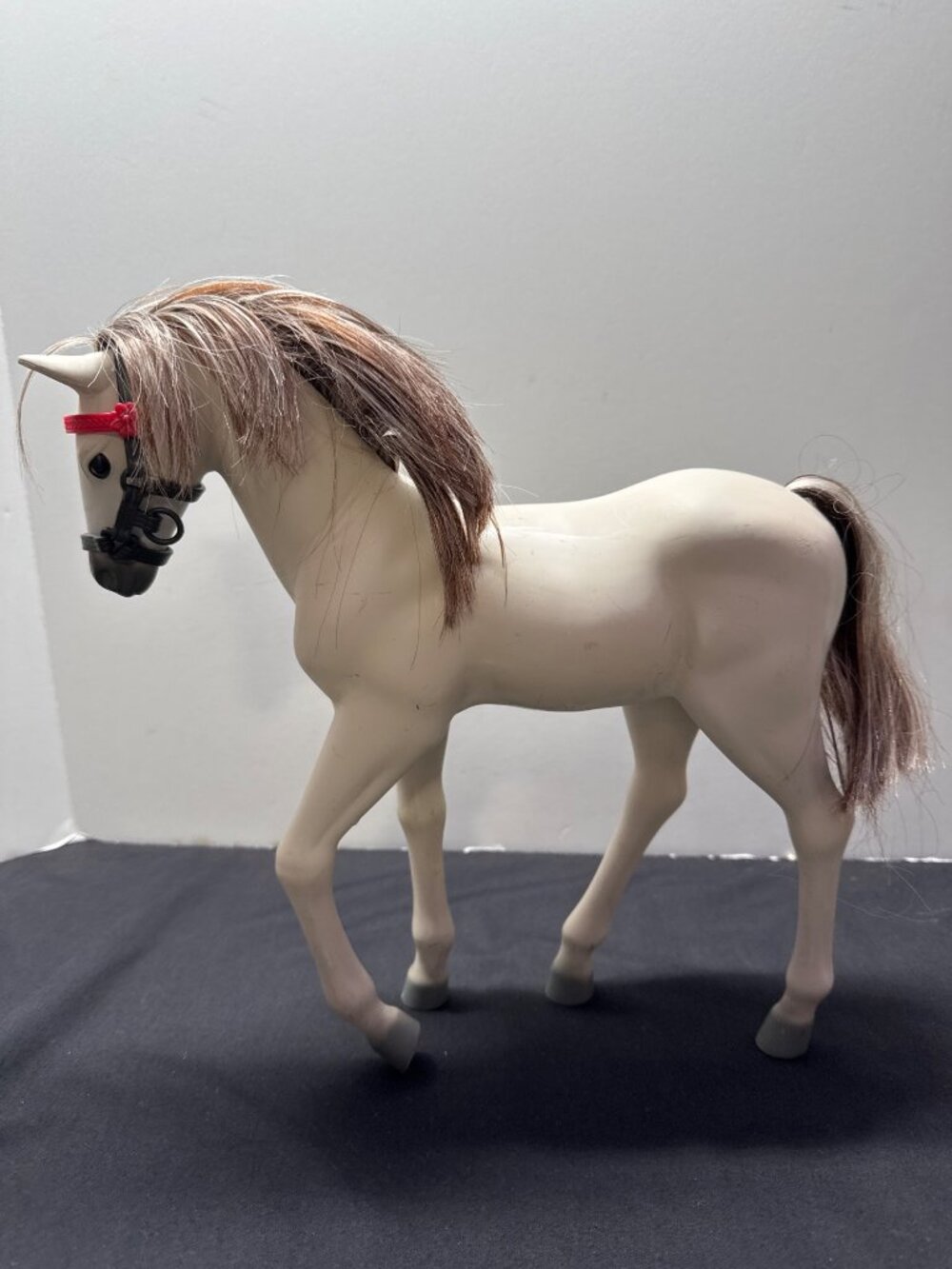 My Generation Battat Plastic Toy Horse With Brown Mane & Tail Red Flower Bridle